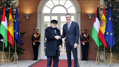 الرئيس الفلسطيني يبحث مع رئيس وزراء إسبانيا أوضاع غزة والضفة 