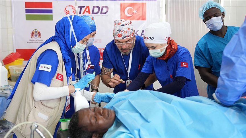 Türk hekimler, Gambiya'da yaptıkları ameliyatlarla birçok hastanın hayatına dokundu
