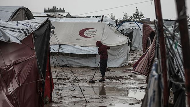 Cuaca Ekstrem di Gaza: Tenda Pengungsi Ambruk, Anak-anak Meninggal Kedinginan