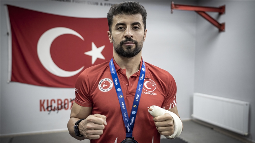 Kırık parmakla final gören Cebrail Gençoğlu, milli forma için verdiği mücadeleyi anlattı