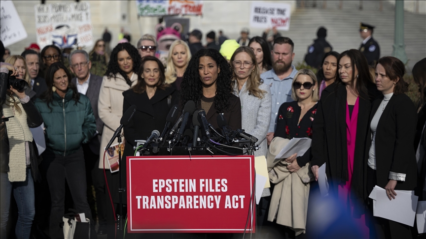 Les démocrates de la Chambre des représentants américaine publient une nouvelle série de photos d'Epstein