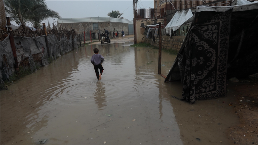 حكومة غزة: 12 ضحية جراء المنخفض وانهيار 13 مبنى وتضرر 27 ألف خيمة