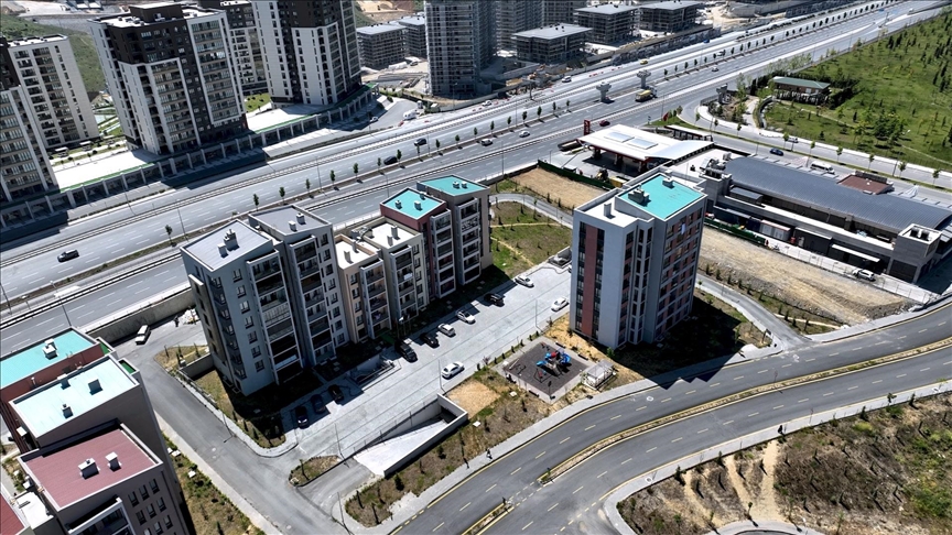 Bakan Kurum'dan Başakşehir'de yapımı tamamlanan sosyal konutlara ilişkin paylaşım
