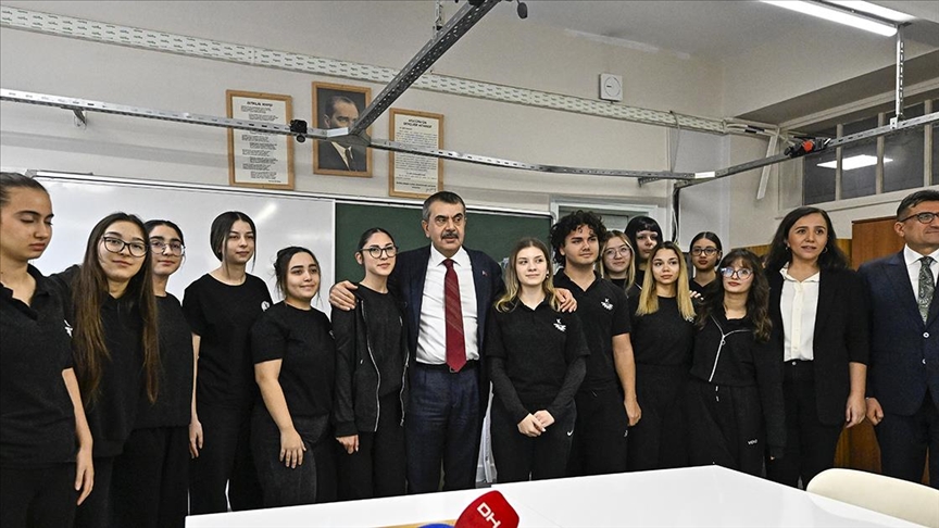 Milli Eğitim Bakanı Tekin'den Kadıköy Mesleki ve Teknik Anadolu Lisesi'ne ziyaret
