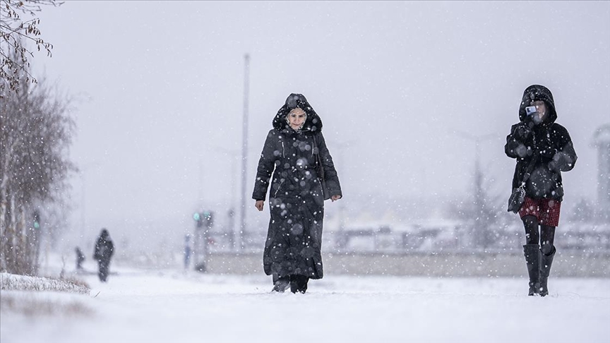 Yurdun bazı kesimlerinde kar etkili oldu