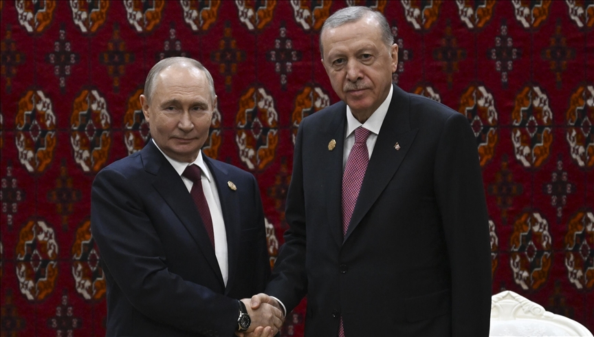Presidenti Erdogan takohet me homologun rus Putin në Turkmenistan