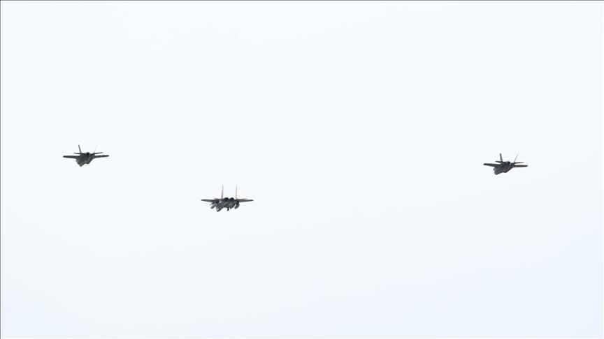 Israeli warplanes fly low over Syria’s Quneitra, as ground forces advance into nearby villages