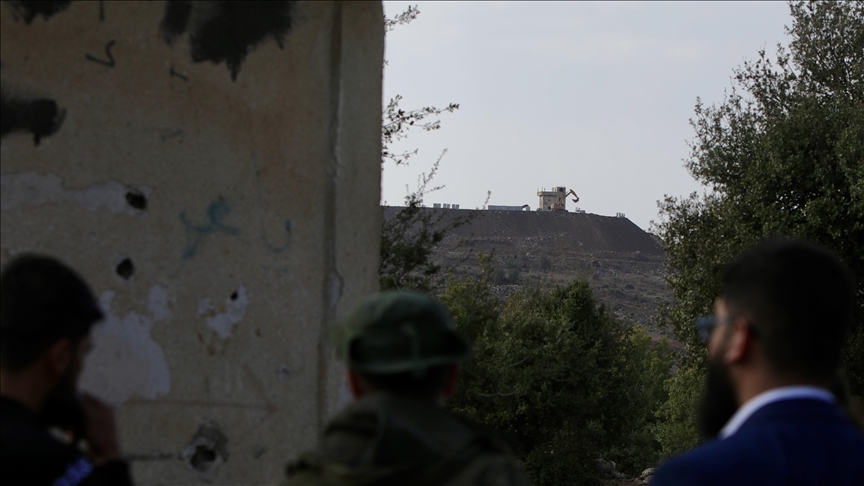 سوريا.. إسرائيل تعتقل شابين عند حاجز أقامته بالقنيطرة