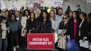 Les démocrates de la Chambre des représentants américaine publient une nouvelle série de photos d'Epstein