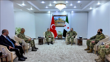قائد القوات البرية التركي يلتقي وزير الدفاع السوري بدمشق
