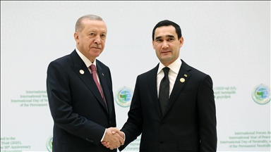 Presidenti Erdogan takohet me presidentin e Turkmenistanit