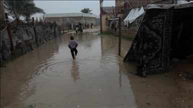 حكومة غزة: 12 ضحية جراء المنخفض وانهيار 13 مبنى وتضرر 27 ألف خيمة