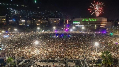 السوريون يواصلون الاحتفال بـ"عيد التحرير"