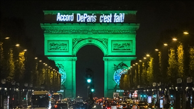 Dix ans après l’Accord de Paris, Emmanuel Macron appelle à redoubler d’efforts pour le climat