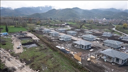 Sındırgı'nın kırsal mahallelerinde deprem konutlarının yapımı sürüyor