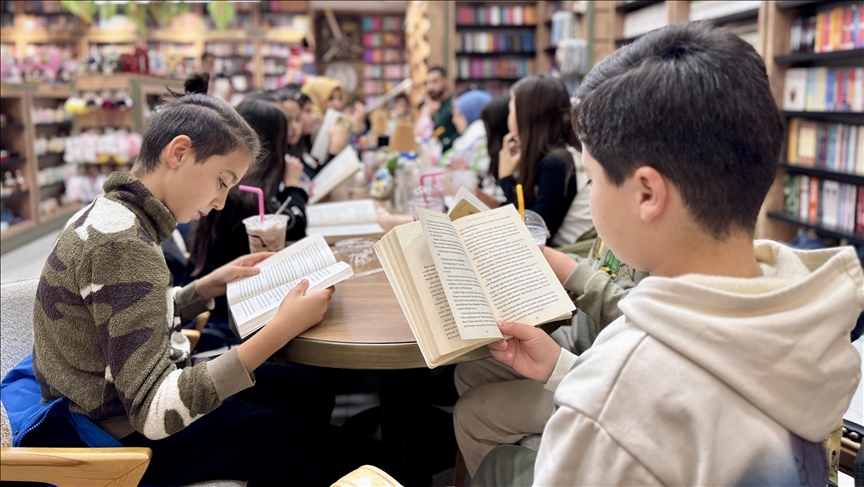 Öğretmenler "kitap tahlili" ile öğrencilere okuma alışkanlığı kazandırıyor