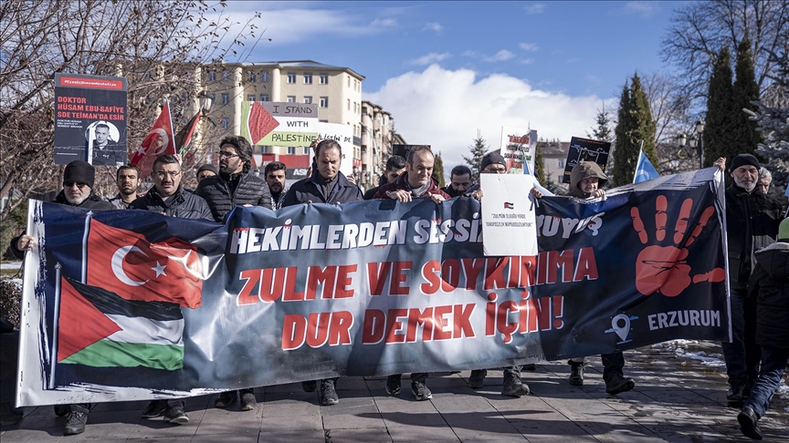 Erzurum'da sağlık çalışanları 109 haftadır Gazze için "sessiz yürüyüş"lerini sürdürüyor