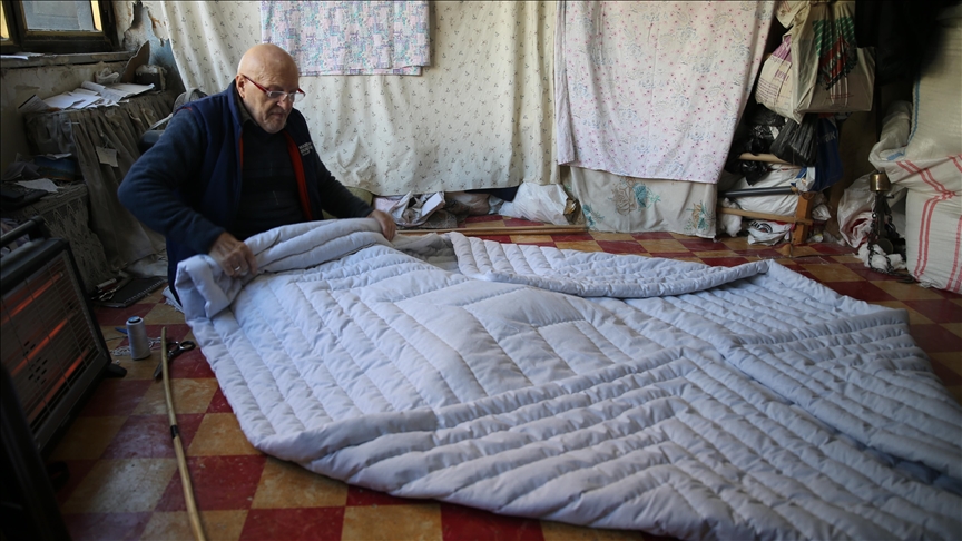 Turqi  jorganxhiu nuk e ka lëshuar gjilpërën nga dora për 60 vjet