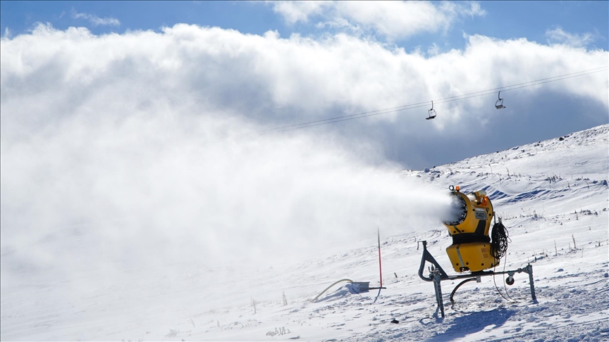 Erciyes Kayak Merkezi, suni karlama ile yeni sezona hazırlanıyor
