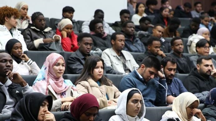 آشنایی دانشجویان خارجی در قونیه با مولانا