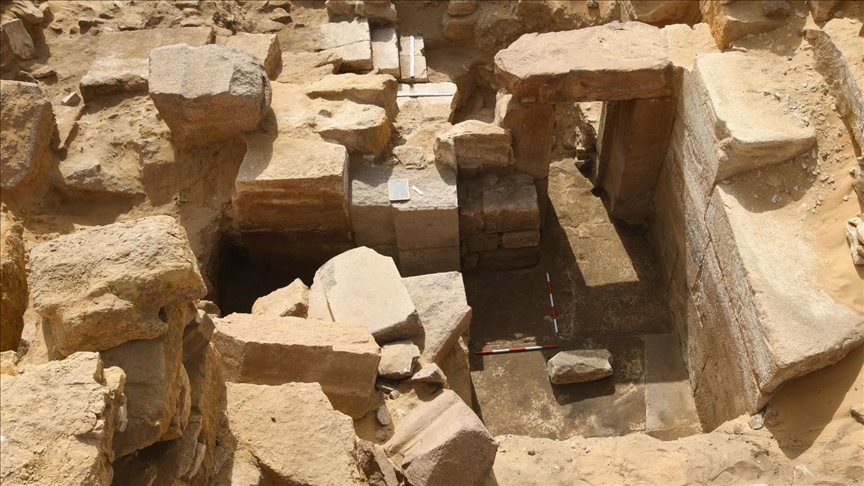 مصر تعلن اكتشاف بقايا أحد معبدي الشمس النادرين بعصر الأسرة الخامسة