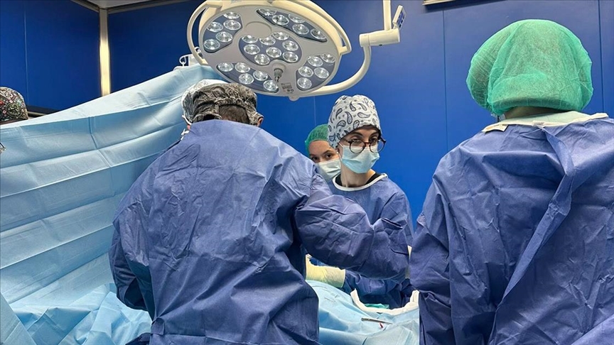 Со учество на турски доктор во Северна Македонија извршена првата операција на дете со ретка конгенитална деформација