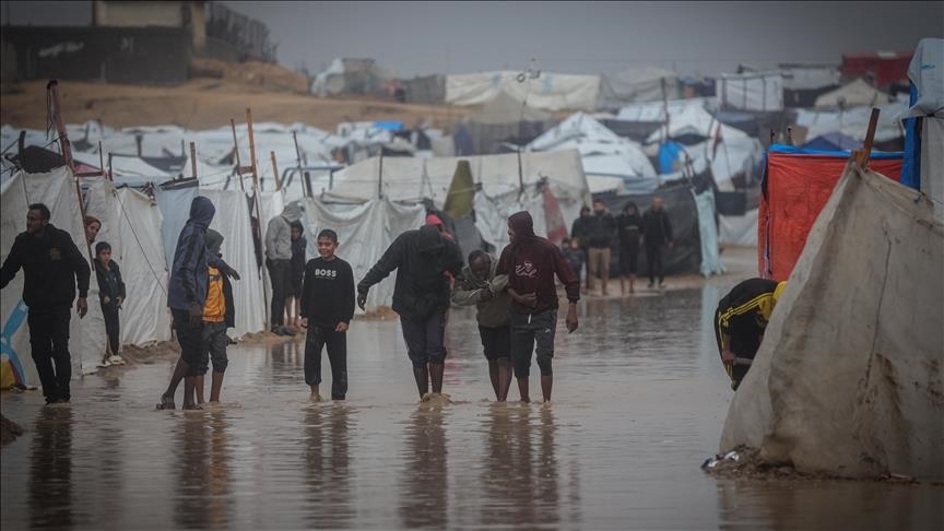 حكومة غزة: وفاة 11 فلسطينيا جراء المنخفض وخسائر بـ 4 ملايين دولار