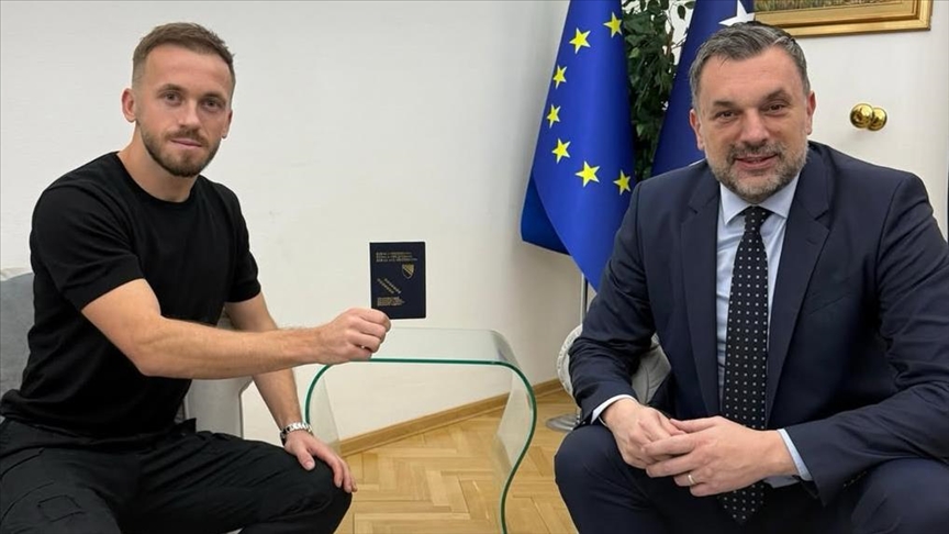 Edinu Višći uručen diplomatski pasoš BiH