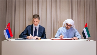 وزيرا خارجية الإمارات وصربيا يبحثان التعاون ويوقعان مذكرة تفاهم