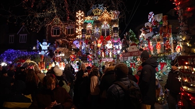 Њујорк: Дајкер Хајтс блеска со божиќните светилки