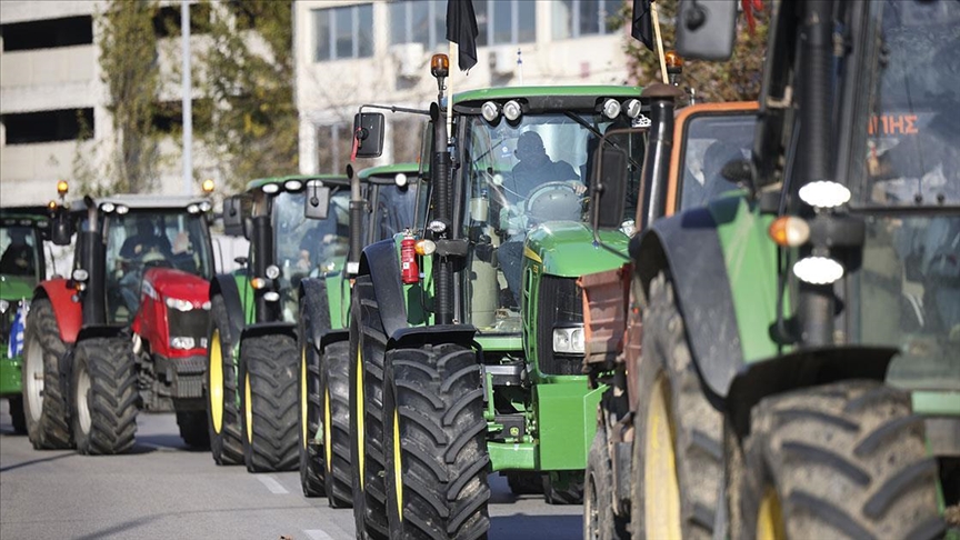 France/Crise agricole: des éleveurs procèdent à des blocages routiers contre l’abattage des troupeaux