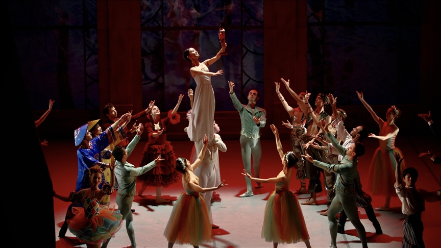 Çaykovski'nin 134 yıllık ölümsüz eseri "Fındıkkıran" balesi prömiyere hazır