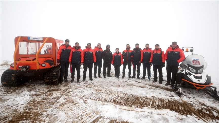 Muş'ta AFAD ekipleri kar ve sisli bölgede yaptıkları tatbikatlarla kış görevlerine hazırlanıyor