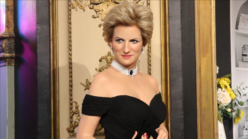 Muzeu Grevin në Paris posedon 250 figura prej dylli të figurave të shquara ndër shekuj