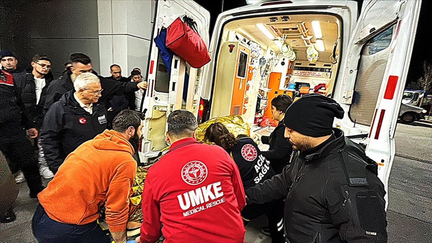 Hasan Dağı\'nda mahsur kalan 2 üniversite öğrencisi askeri helikopterle kurtarıldı