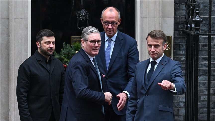 Ukraine : Macron réaffirme le soutien de la France pour une paix durable après un échange avec Zelensky