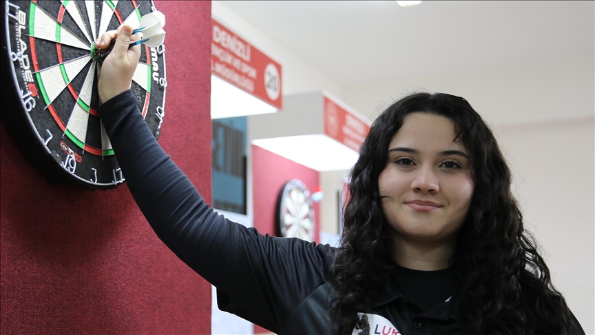 Dünya şampiyonu Zehra Gemi, dart sporunda yeni zaferler için hazırlanıyor