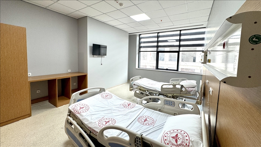 Diyarbakır\'da yapımı devam eden Kayapınar Şehir Hastanesi\'nde hazırlanan örnek hasta odasının görselleri paylaşıldı