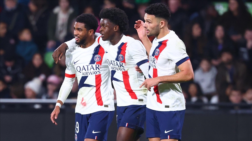 قدم.. باريس سان جيرمان ينتزع صدارة الدوري الفرنسي مؤقتا
