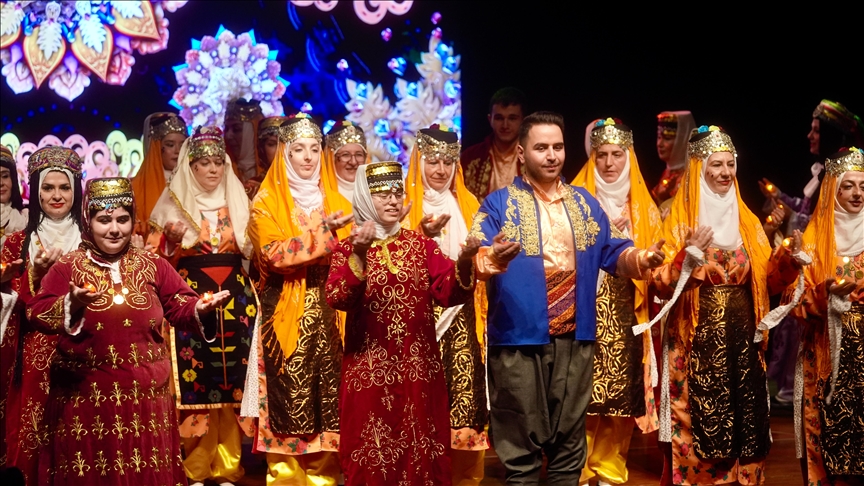 Ümraniye'de halk oyunları gecesi düzenlendi