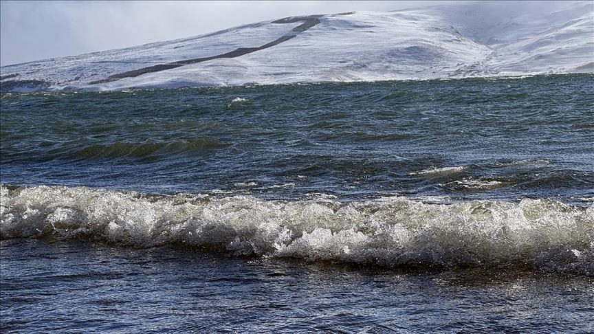 Peravên Gola Çildirê yên cemed girtibûn bi tesîra pêlan heliya