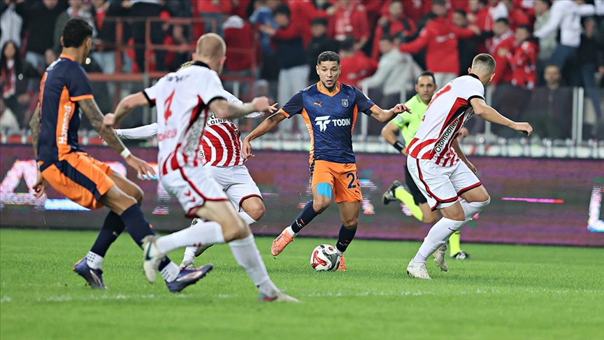 Başakşehir deplasmanda Samsunspor\'u 2-0 yendi