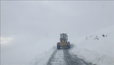 Li Wan û Hekariyê ji rêyên 172 tax û gundan ên ku berfê girtibûn, jê 158 hatin vekirin