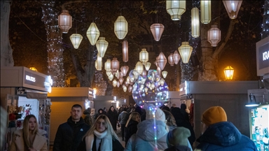 Tradicionalni zagrebački Advent i ove godine privlači veliki broj posjetitelja 