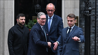 Ukraine : Macron réaffirme le soutien de la France pour une paix durable après un échange avec Zelensky