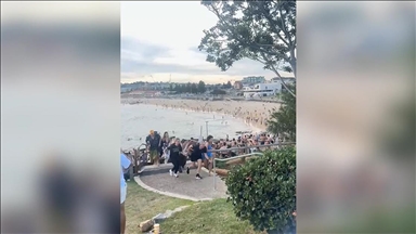 Avustralya'nın Sydney kentindeki plajda düzenlenen silahlı saldırıda yaralananların olduğu bildirildi