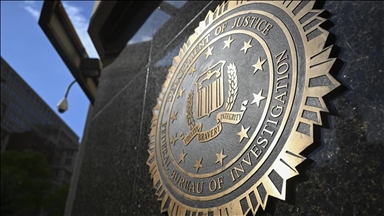 FBI otpustio Stevea Frienda, ponovo zaposlenog u zviždača, zbog "neprofesionalnog" ponašanja u medijima