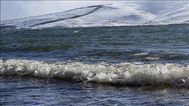 Peravên Gola Çildirê yên cemed girtibûn bi tesîra pêlan heliya