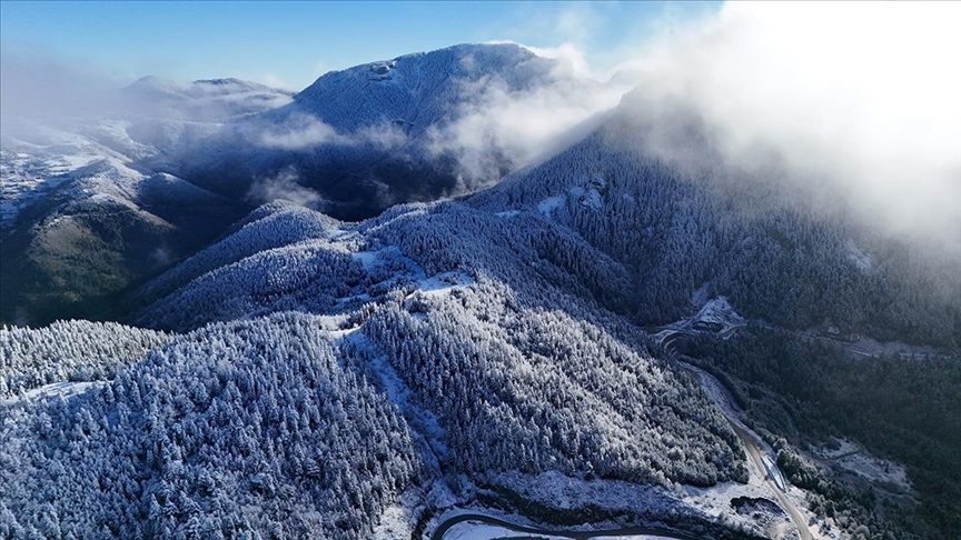 Yaralıgöz Dağı'ndaki kar ve sis dron ile görüntülendi