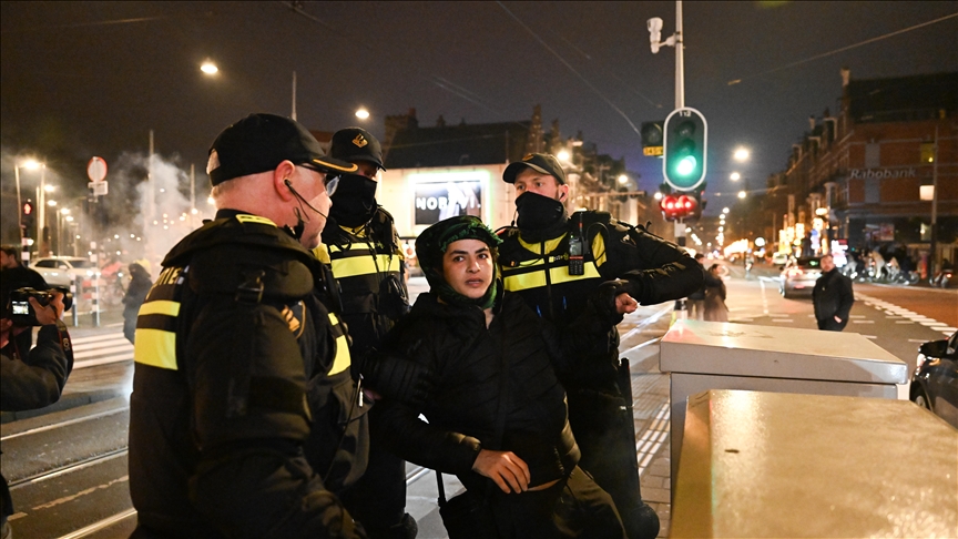 La policía holandesa arresta a 22 manifestantes que protestaban la actuación del cantante israelí Shai Abramson